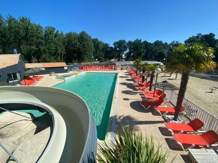 Journée ensoleillé à l'espace aquatique de Kabana Village